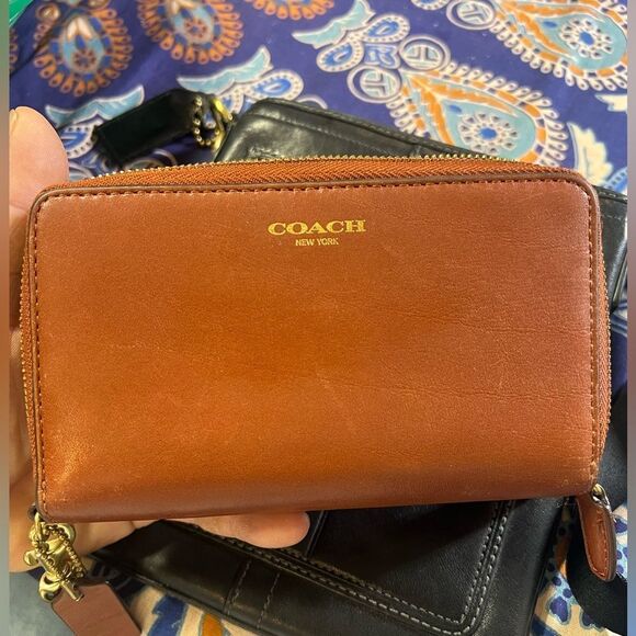 Vintage Coach Large Brown Leather Accordion Zip Wristlet Wallet - Picture 1 of 5